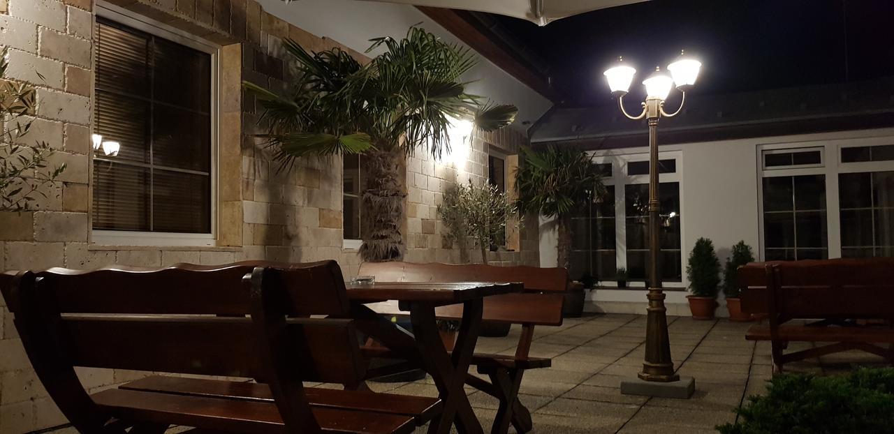 Hotel Diana Nové Mesto nad Váhom Exterior foto